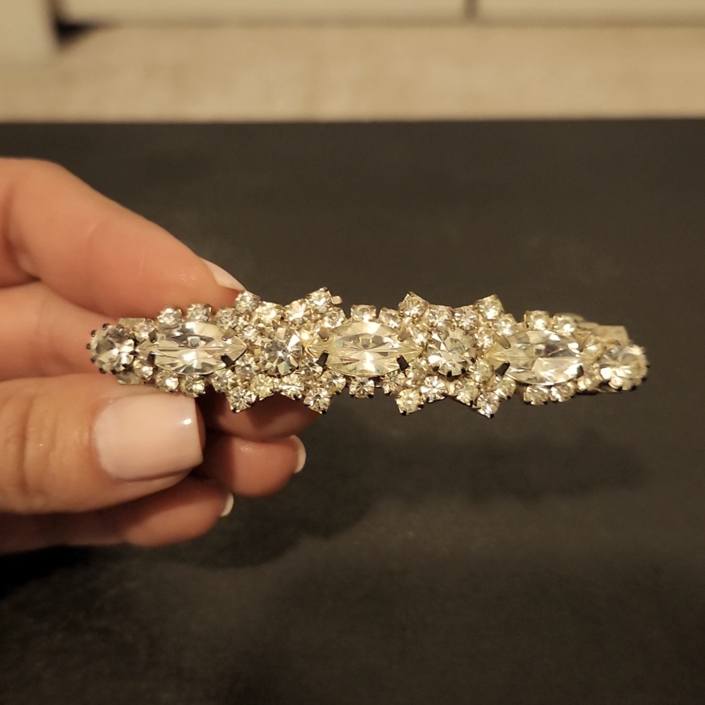 Beautiful mixed size crystal hair barrette